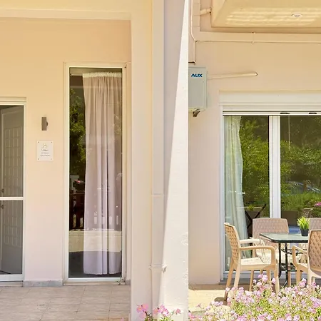 Spacious & Cozy Apartment, With Big Yard, In Apartament Miasto Kos