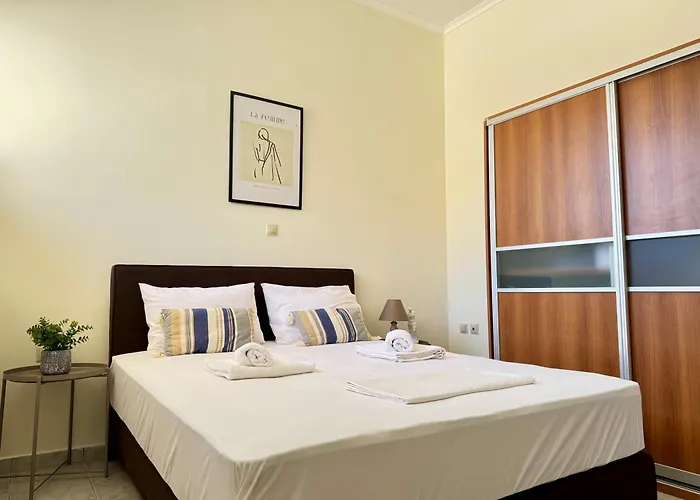 Apartament Spacious & Cozy Apartment, With Big Yard, In