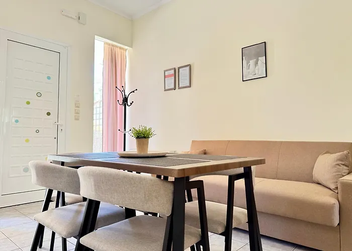 Spacious & Cozy Apartment, With Big Yard, In Apartament