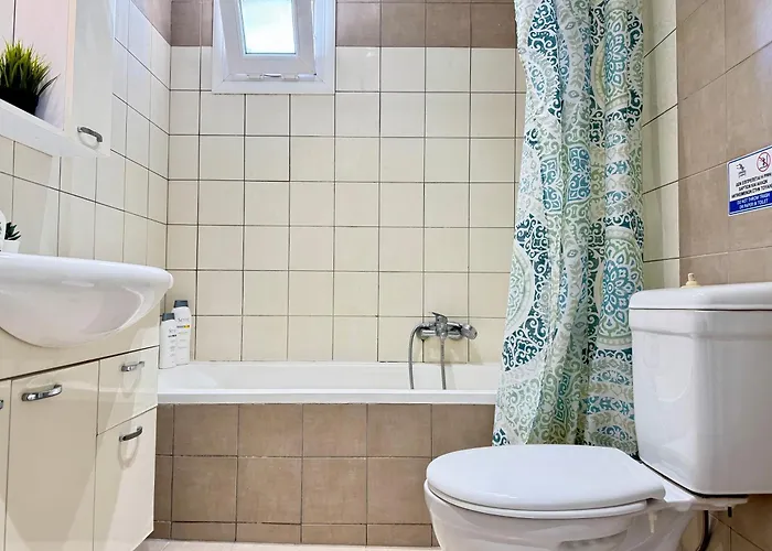 Spacious & Cozy Apartment, With Big Yard, In Apartament *