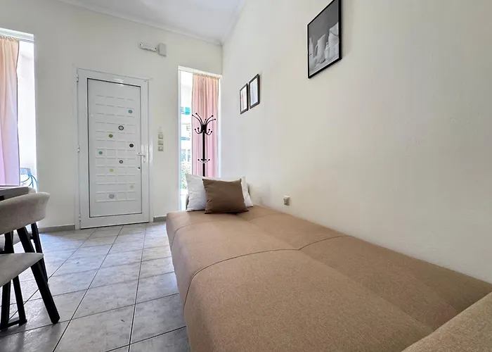 Apartament Spacious & Cozy Apartment, With Big Yard, In