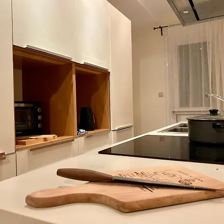 Spacious & Cozy Apartment, With Big Yard, In Apartmán