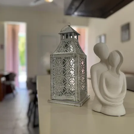 Spacious & Cozy Apartment, With Big Yard, In Apartmán *