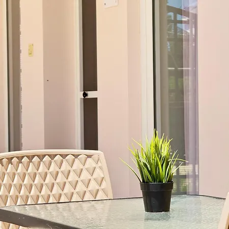 Apartment Spacious & Cozy Apartment, With Private Yard, In - El Greco *