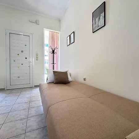 Apartment Spacious & Cozy Apartment, With Private Yard, In - El Greco