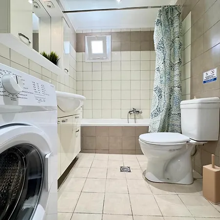 Spacious & Cozy Apartment, With Big Yard, In Κως Πόλη