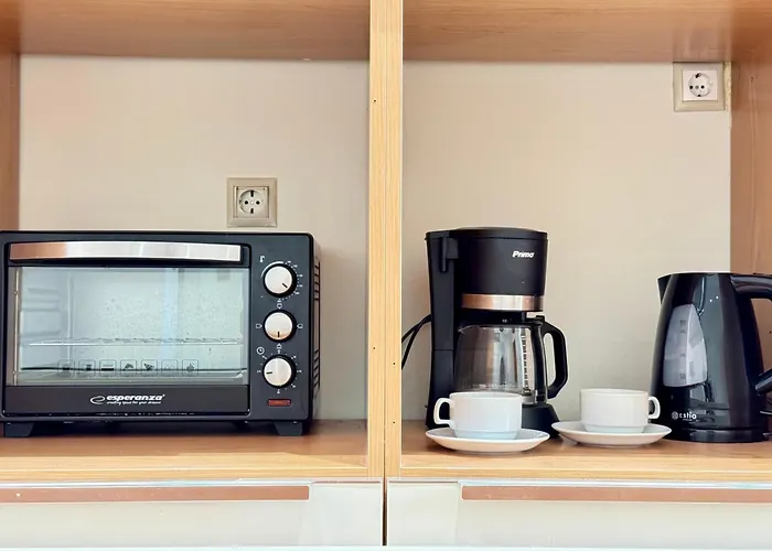 Spacious & Cozy Apartment, With Big Yard, In Kos-Stadt