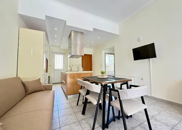 Spacious & Cozy Apartment, With Big Yard, In Apartment *