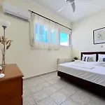 Spacious & Cozy Apartment, With Big Yard, In Кос