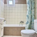 Spacious & Cozy Apartment, With Big Yard, In Апартаменти *