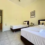 Апартаменти Spacious & Cozy Apartment, With Big Yard, In Кос