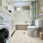 Spacious & Cozy Apartment, With Big Yard, In Кос