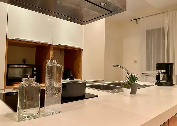 Spacious & Cozy Apartment, With Big Yard, In Apartmán Kos