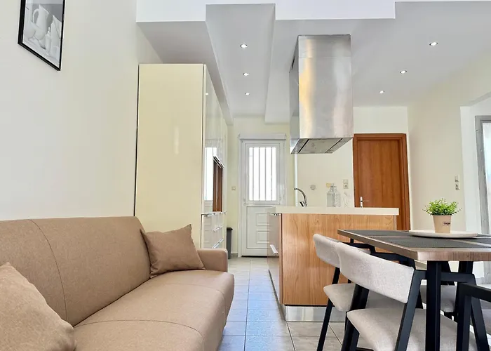 Spacious & Cozy Apartment, With Big Yard, In * Kos