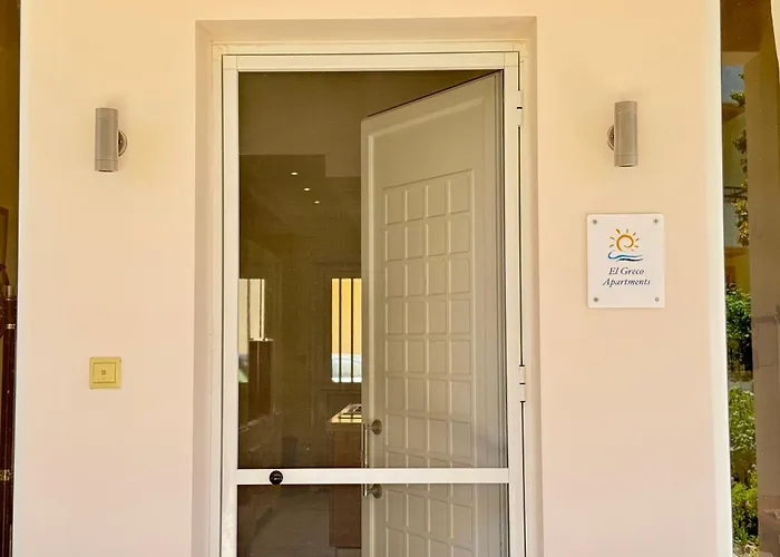 Spacious & Cozy Apartment, With Big Yard, In Apartmán